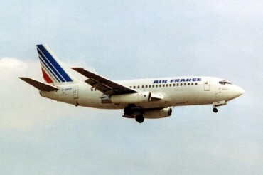 F-GBYP  (cn 23792) Boeing 737-228Adv