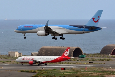 G-CPEV (29943) 1999 Boeing 757-236(WL)