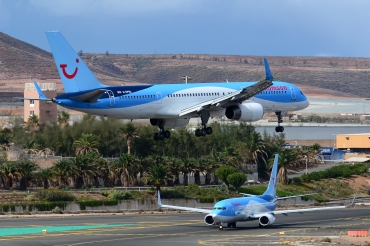G-CPEU (029941) Boeing 757-236
