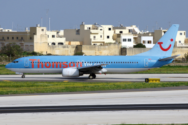 G-CDZH (28227) 1999 Boeing 737-804