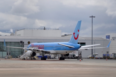 G-CPEU (029941) Boeing 757-236