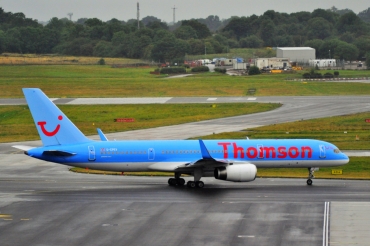 G-CPEV (29943) 1999 Boeing 757-236(WL)