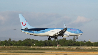G-FDZS (35147) 2009 Boeing 737-8K5(WL)