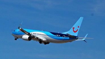 G-TAWI (37267) 2012 Boeing 737-8K5(WL)