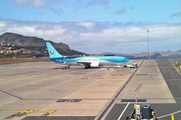 G-FDZZ (cn 37262) Boeing 737-8K5