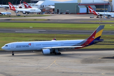 HL7795 (1211) 2011 Airbus A330-323