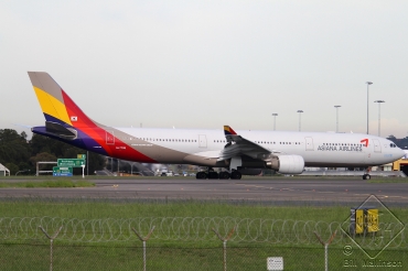 HL7795 (1211) 2011 Airbus A330-323