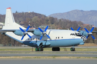 UR-CCP (2340505) Antonov An-12AP