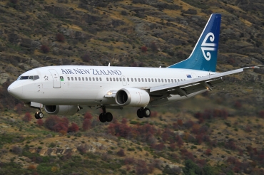 ZK-NGI, (cn 25608), Boeing 737-319
