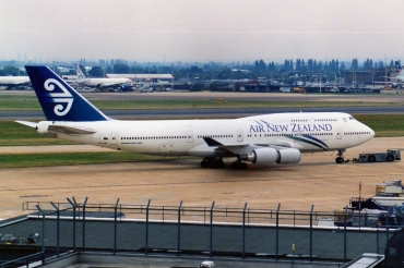 ZK-NBV (cn 26910) Boeing 747-419