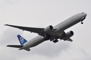 ZK-OKM (38405) 2010 Boeing 777-319(ER)