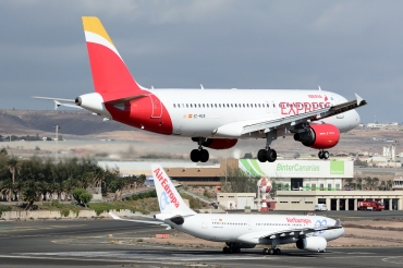 EC-MCB (1125) 1999 Airbus A320-214