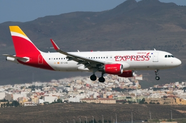 EC-LVQ (5590) 2013 Airbus A320-216(WL)