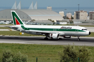 I-BIKI (1138) 1999 Airbus A320-214