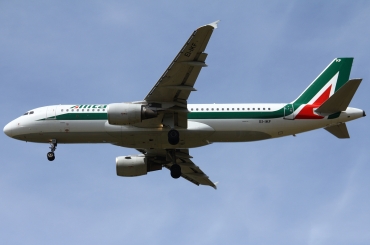 EI-IKF (1473) 2001 Airbus A320-214
