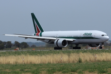EI-ISA (32855) 2001 Boeing 777-243(ER)