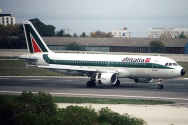 I-BIKI (1138) 1999 Airbus A320-214