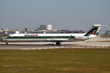I-DAWJ (cn 49203) McDonnell Douglas MD-82