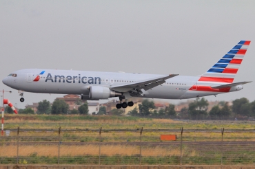 N376AN (25445) 1992 Boeing 767-323(ER)