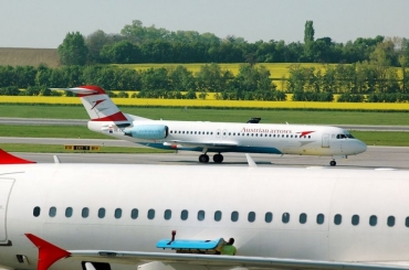 OE-LVI (cn 11468) Fokker 100
