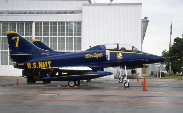 153667 / SD-6 (13605) Douglas TA-4F Skyhawk