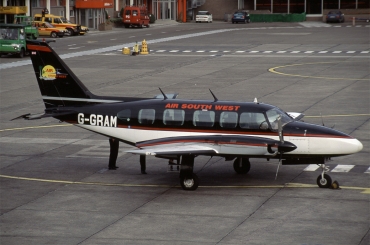 G-GRAM (31-7305006) 1989 Piper PA-31-350