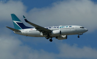 C-FWAQ (32748) 2002 Boeing 737-7CT(WL)