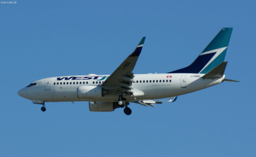 C-FWBG (32749) 2003 Boeing 737-7CT(WL)