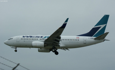 C-FWBW (33697) 2003 Boeing 737-7CT(WL)