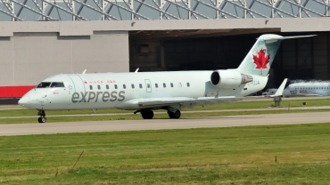 C-FZJA (7988) 2004 Bombardier CRJ-200