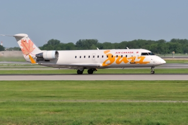 C-FEJA (7983) 2004 Bombardier CRJ-200