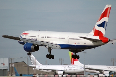 G-CPEM (cn 28665) Boeing 757-236