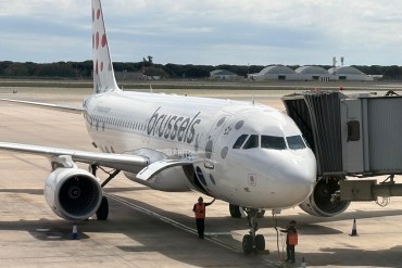 OO-SNE · Airbus A320-214 · BCN / LEBL