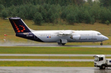 OO-DWD (E3324) 1998 British Aerospace Avro RJ100