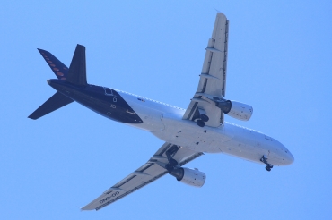 OO-SNG (1885) 2002 Airbus A320-214