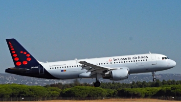 OO-SNI (1983) 2003 Airbus A320-214