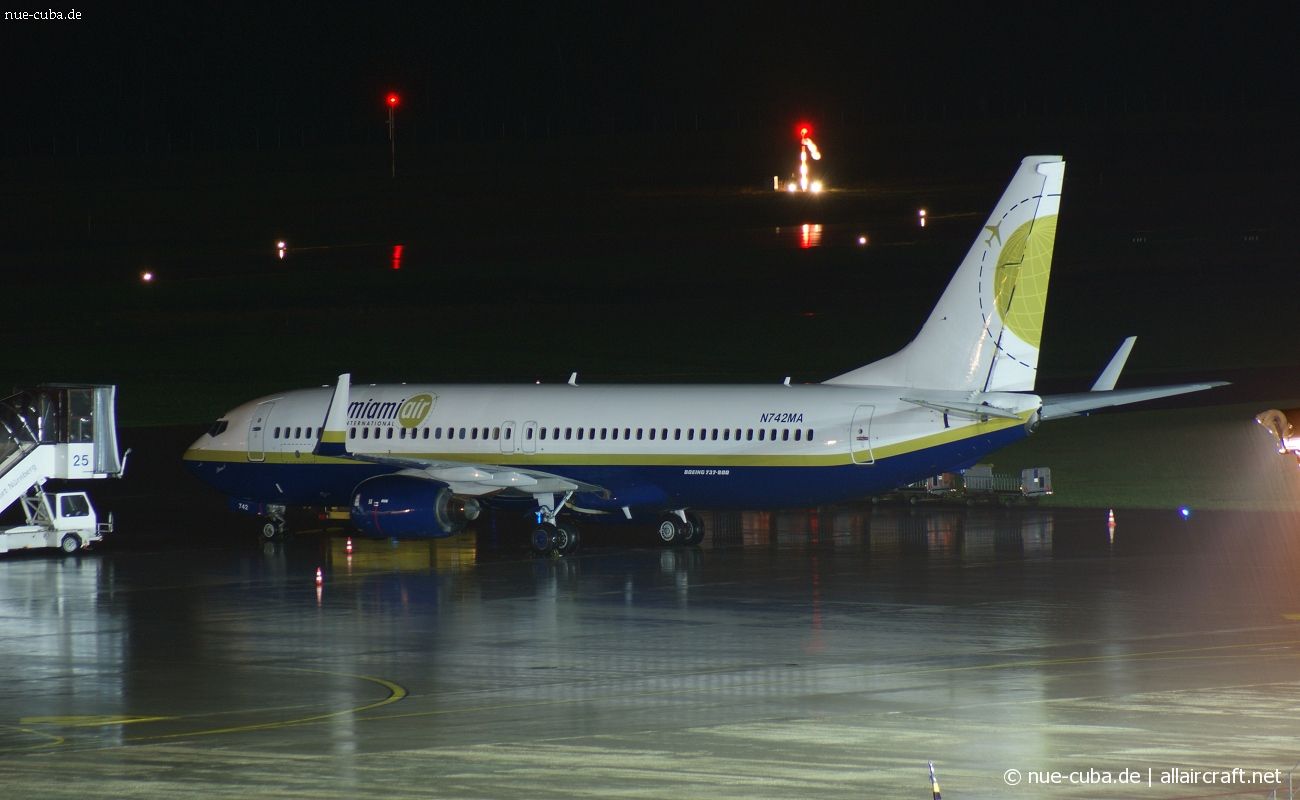N742MA (30675) 2001 Boeing 737-83NWL