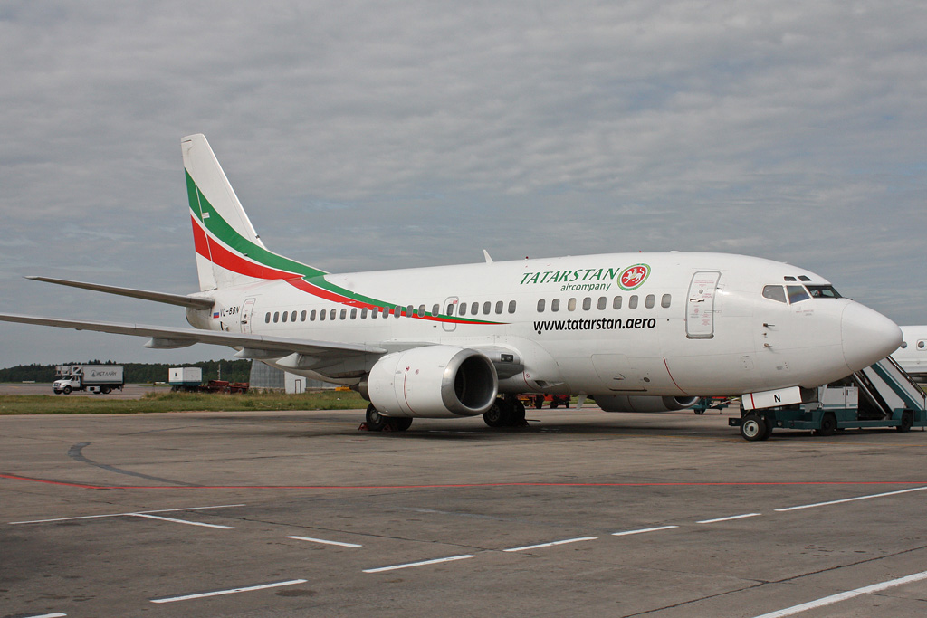 VQ-BBN (24785) 1990 Boeing 737-53A