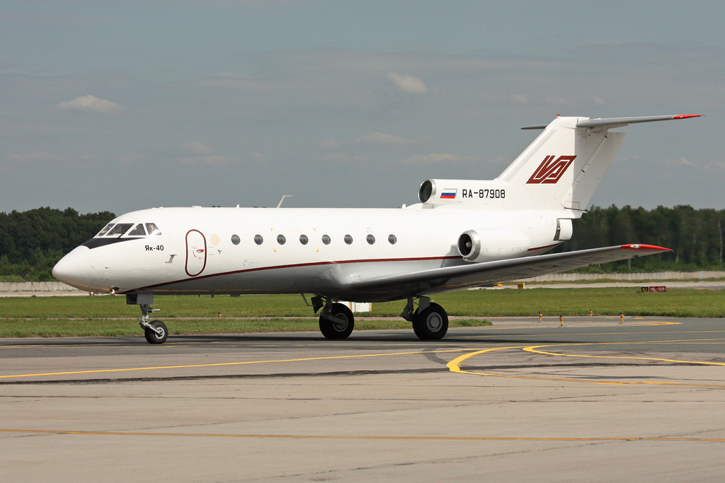 RA-87908 (9721354) Yakovlev Yak-40