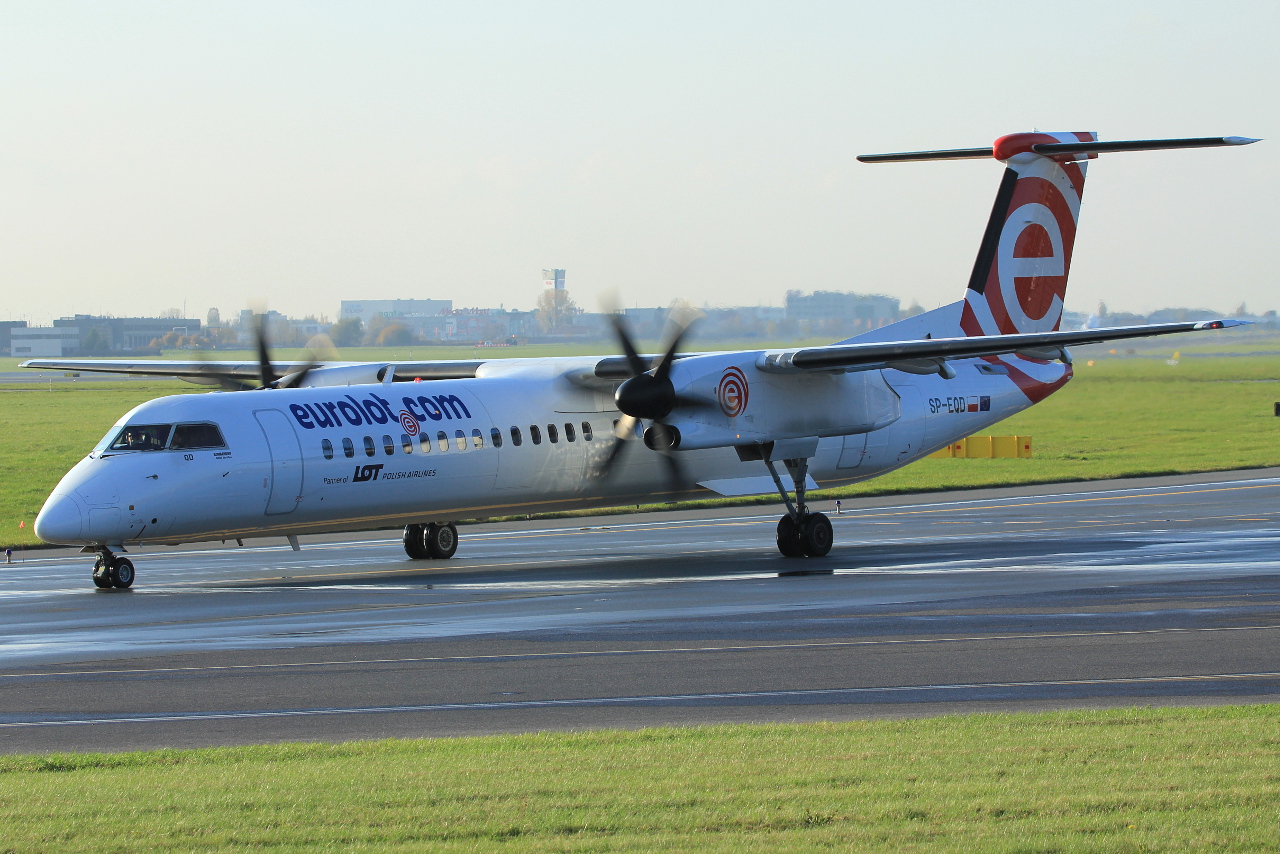 SP-EQD (4411) Bombardier Dash 8-Q402