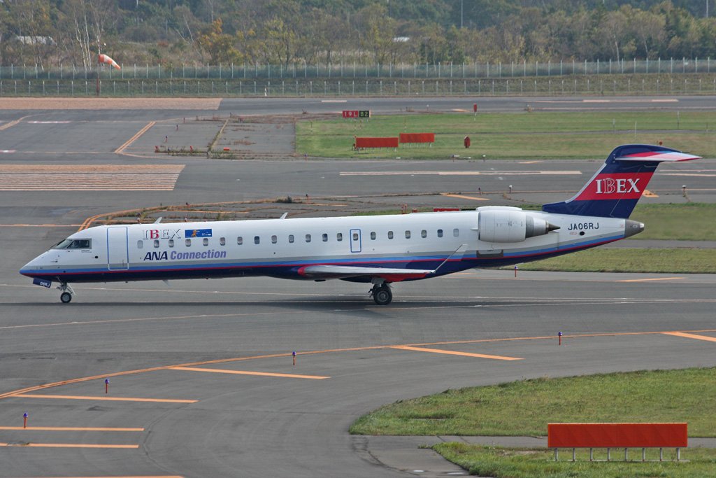 JA06RJ (10303) Bombardier CRJ-702