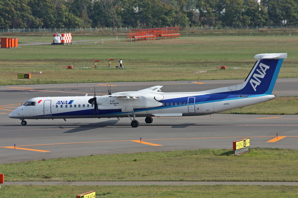 JA851A (cn 04109) Dash 8-Q402