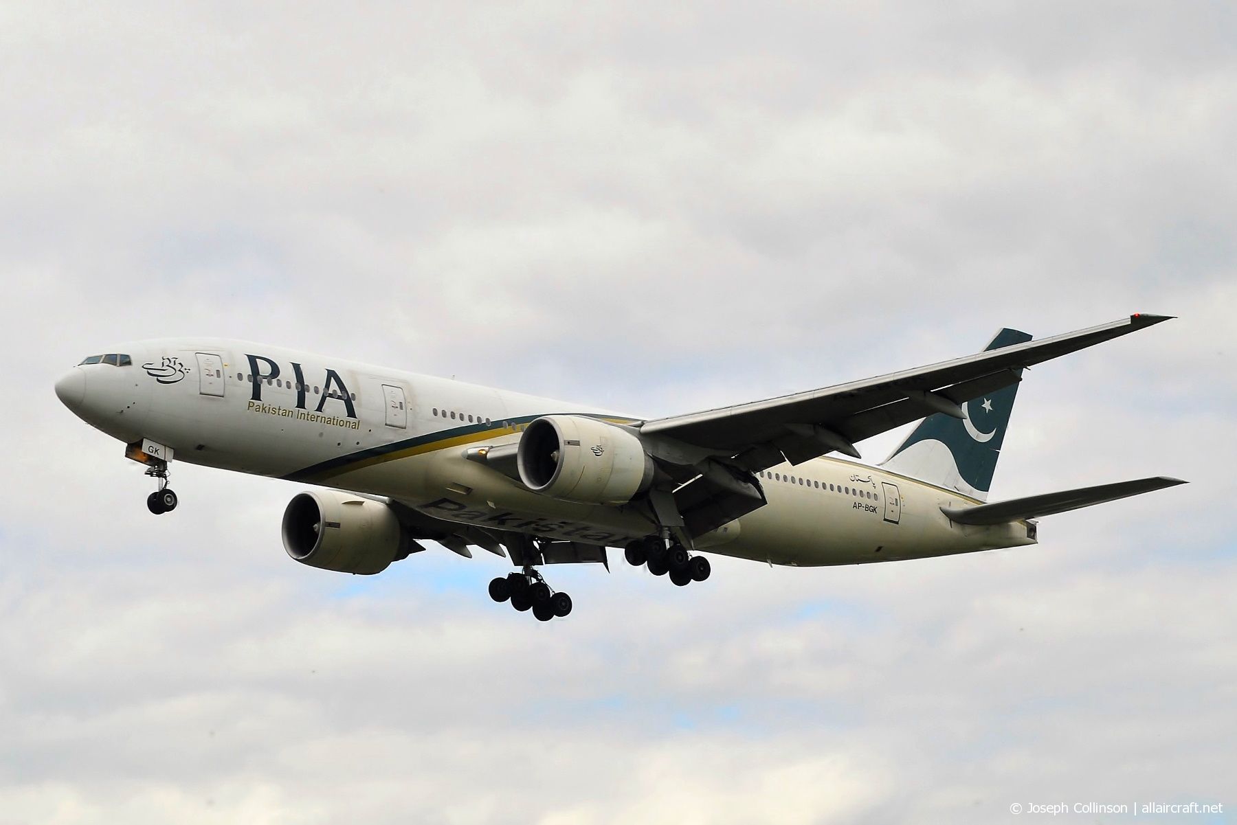 AP-BGK (33776) 2004 Boeing 777-240(ER)