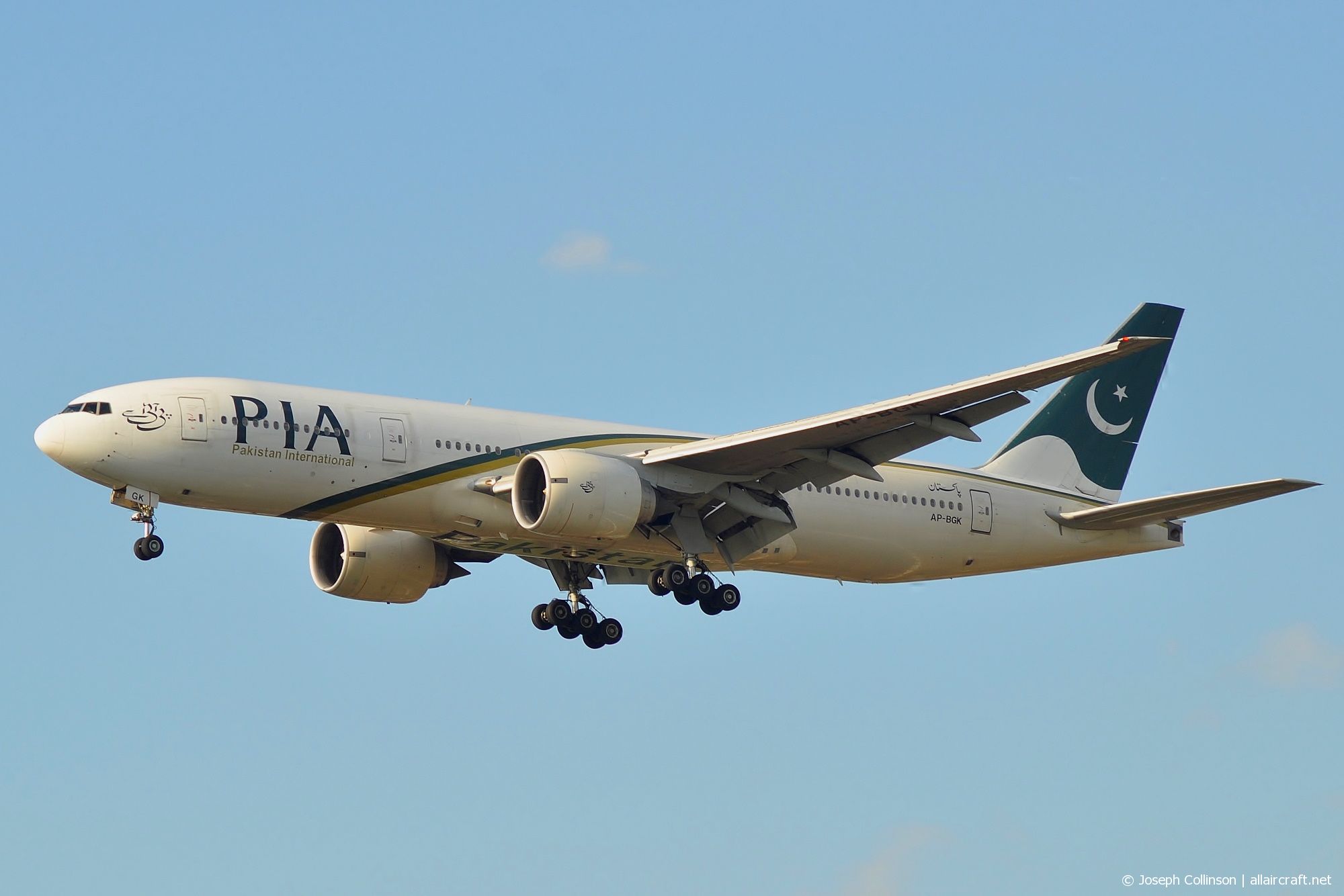 AP-BGK (33776) 2004 Boeing 777-240 ER