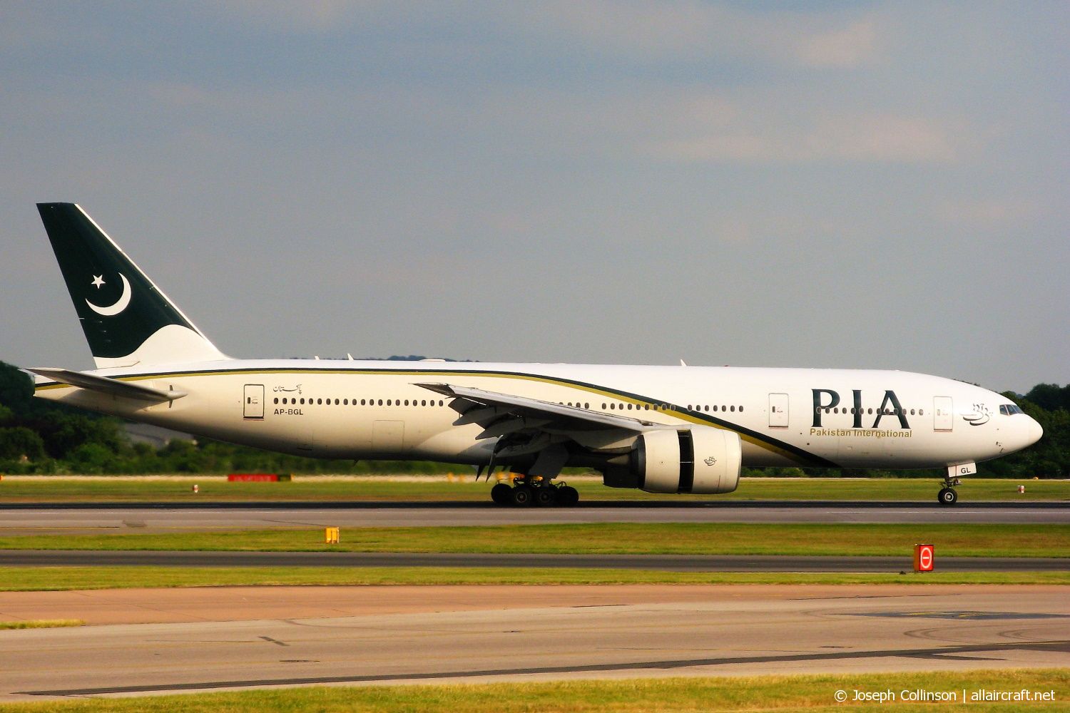 AP-BGL (33777) 2004 Boeing 777-240(ER)