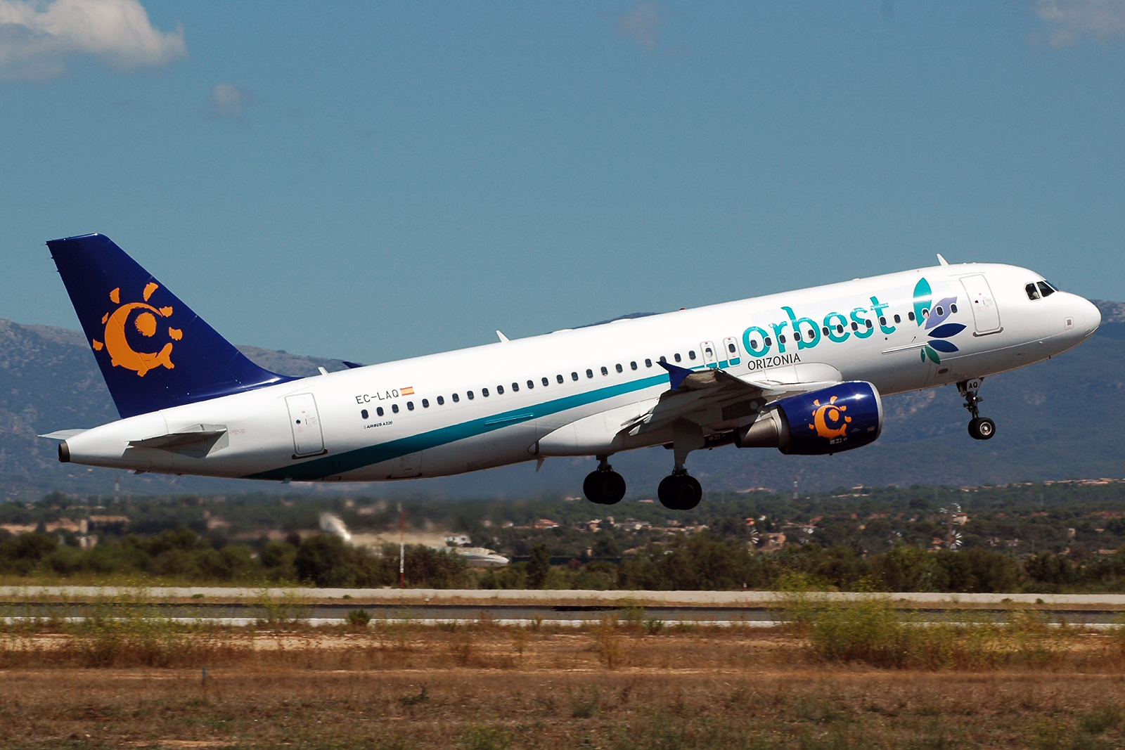 EC-LAQ (3933) 2009 Airbus A320-214