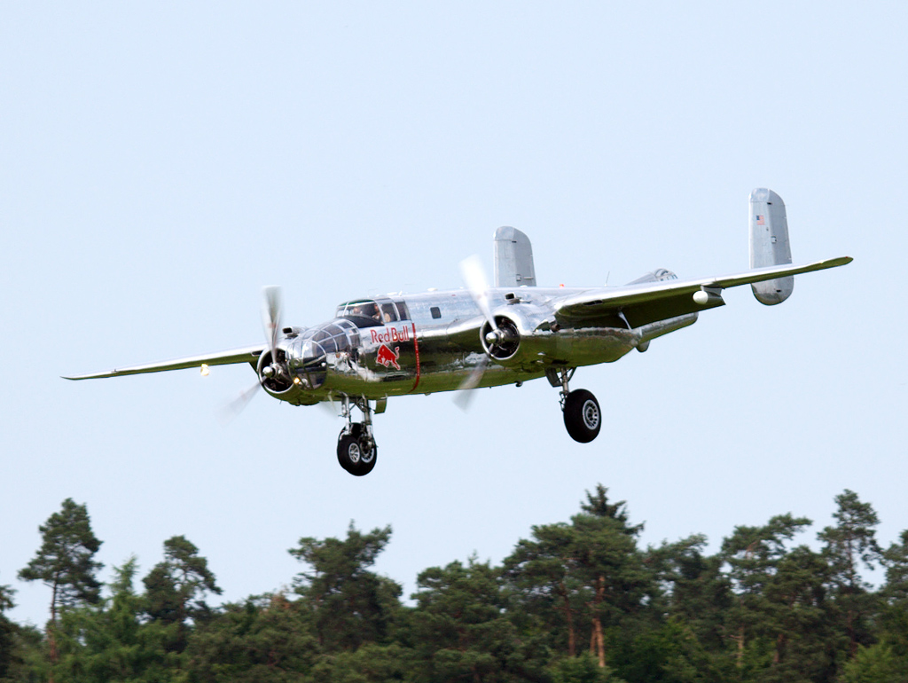 N6123C (108-47647) North American B-25J Mitchell
