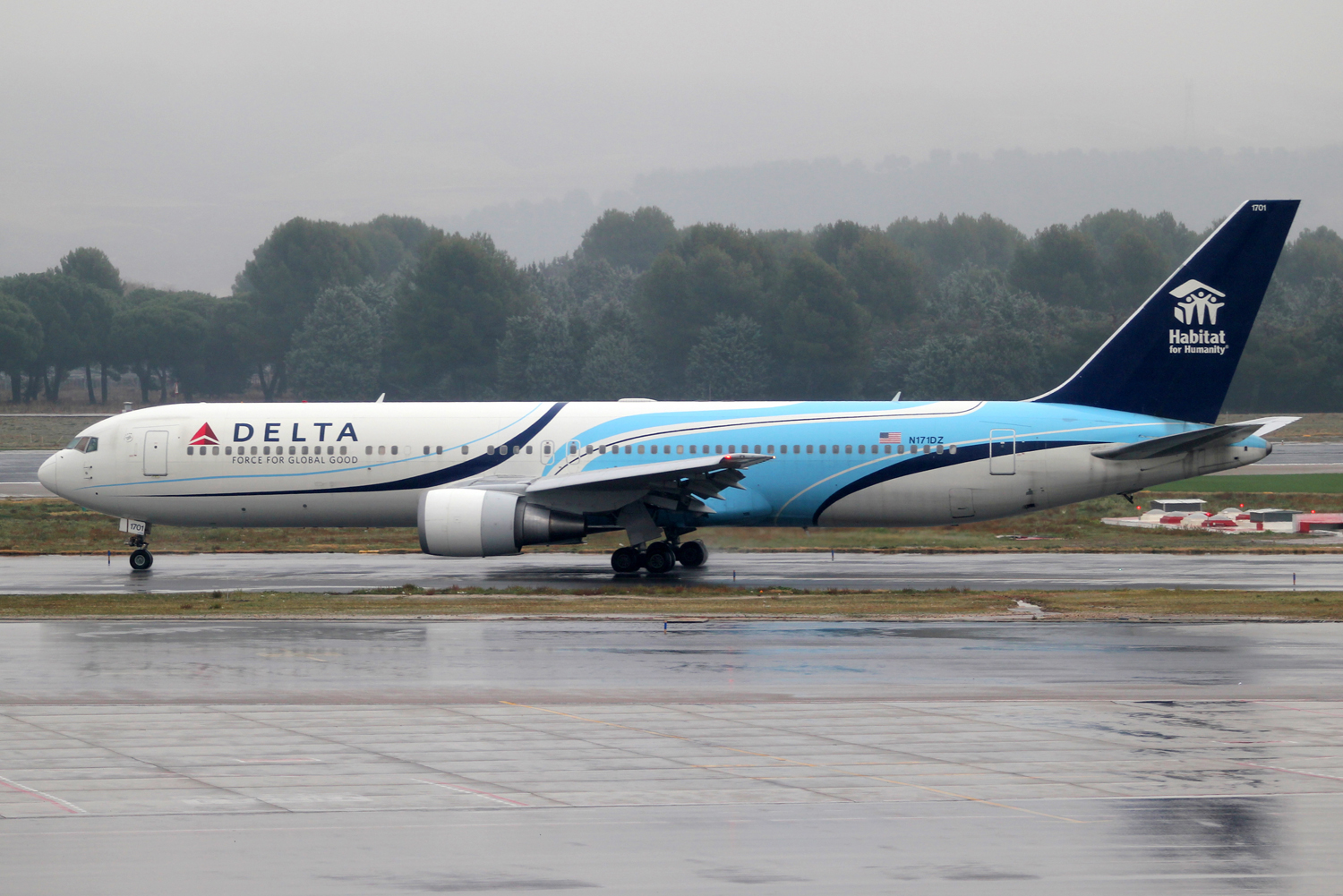 N171DZ (29690) 1998 Boeing 767-332ER