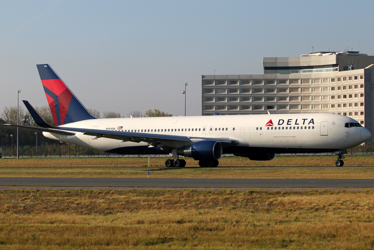 N194DN (28451) 1997 Boeing 767-332