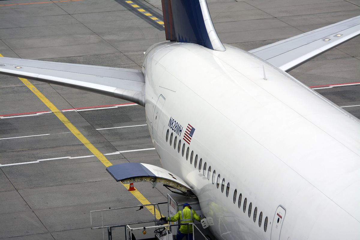 N828MH (29699) 2000 Boeing 767-432(ER)